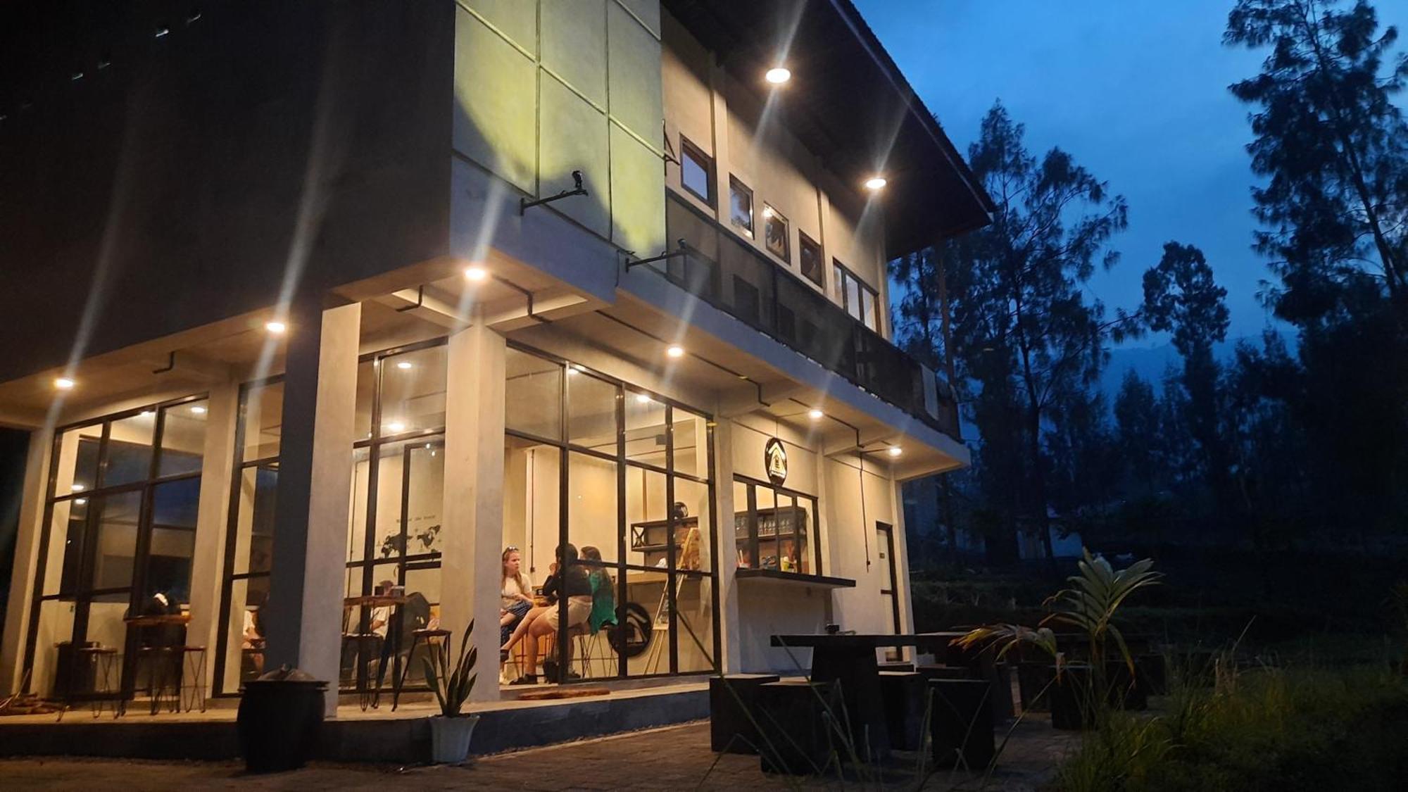 Bromo Dormitory & Cabin Екстер'єр фото