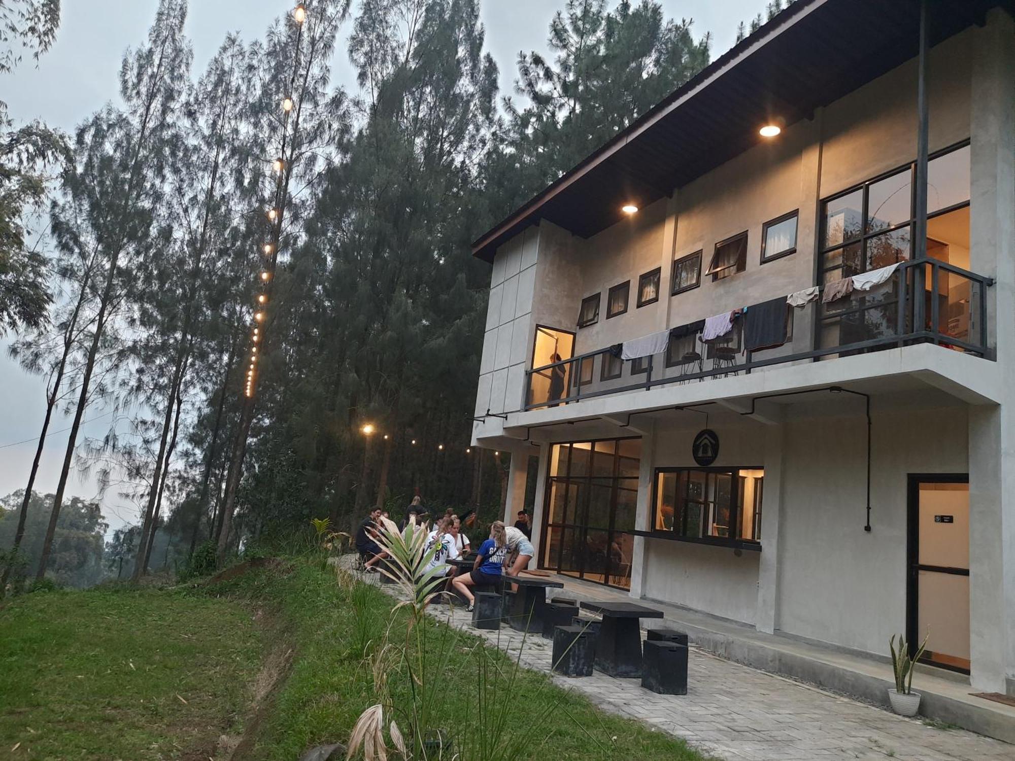 Bromo Dormitory & Cabin Екстер'єр фото
